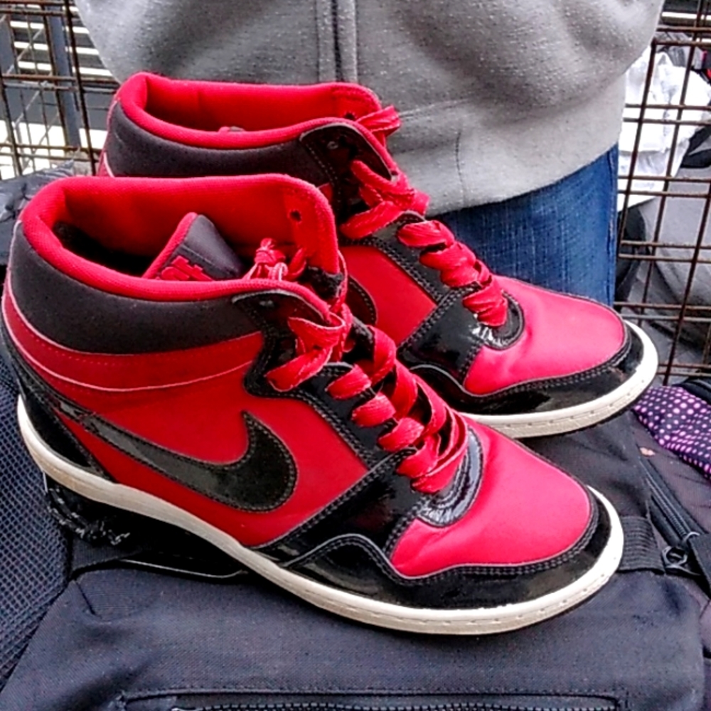 Nike force shoes with built in wedge red and black size 8.5